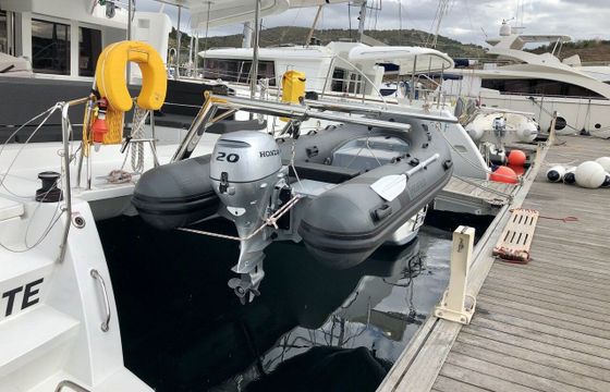 Catamaran Lagoon-Bénéteau Lagoon 450 F - 4 + 2 cab. 13m
