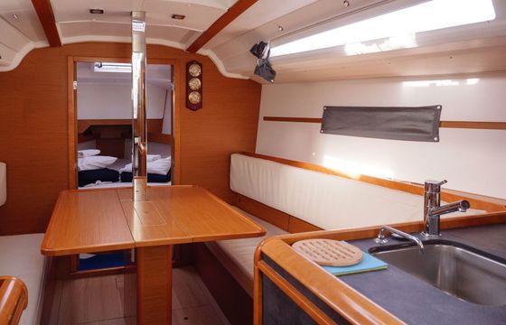 Sailboat JEANNEAU Sun Odyssey 349 Siberia 10.34m