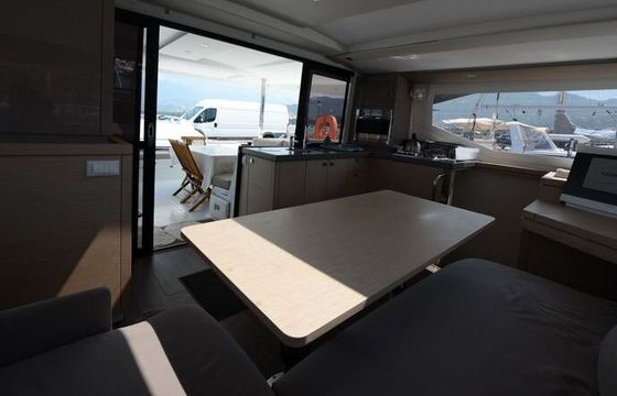 Catamaran FOUNTAINE PAJOT LUCIA 40 11.73m