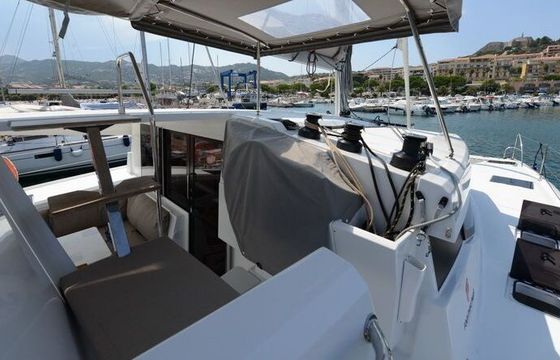 Catamaran FOUNTAINE PAJOT LUCIA 40 11.73m
