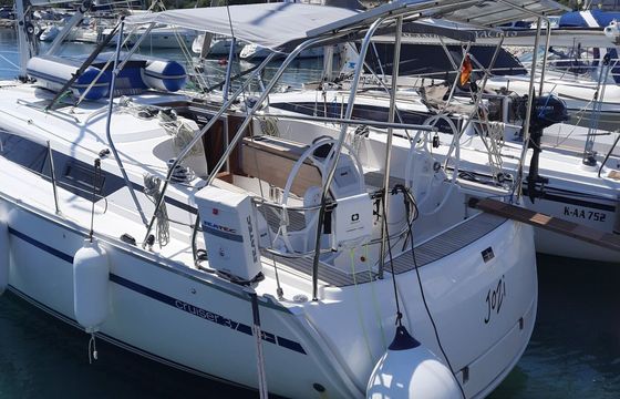 Sailboat Bavaria Cruiser 37 11.3m