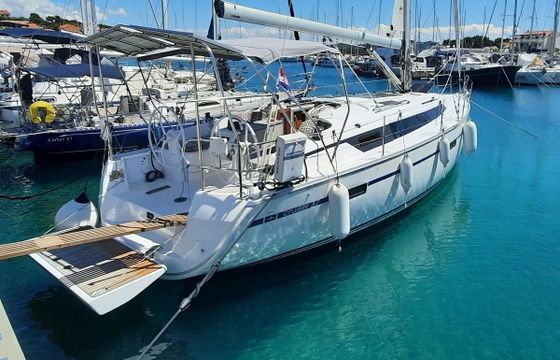 Sailboat Bavaria Cruiser 37 11.3m