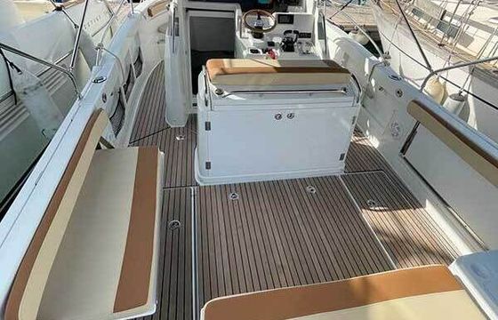 Motorboat Jeanneau Cap Camarat 8.5 Cc 450hp