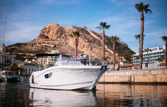 Motorboat Jeanneau Cap Camarat 8.5 Cc 450hp