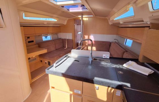 Sailboat HANSE 388 11.4m
