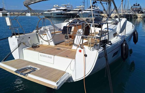 Sailboat HANSE 388 11.4m