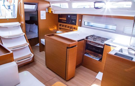 Sailboat Jeanneau Sun Odyssey 440 13.39m