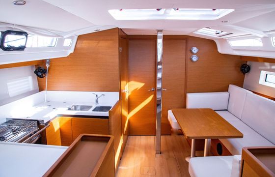 Sailboat Jeanneau Sun Odyssey 440 13.39m