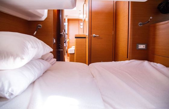 Sailboat Jeanneau Sun Odyssey 440 13.39m