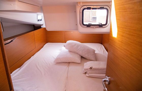 Sailboat Jeanneau Sun Odyssey 440 13.39m