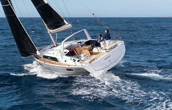 Sailboat BENETEAU OCEANIS 41.1 12.43m