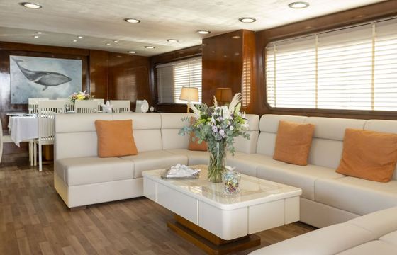 Motor yacht Cantieri di Pisa Akhir 27 2660hp