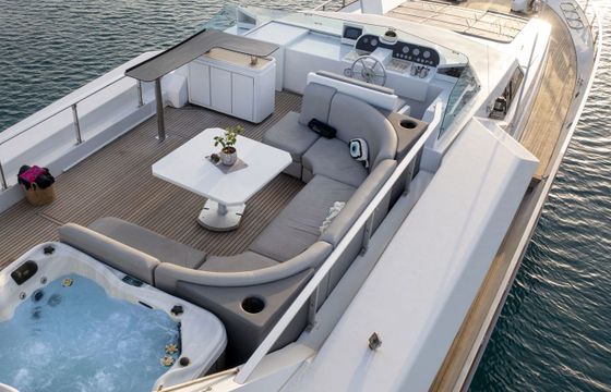 Motor yacht Cantieri di Pisa Akhir 27 2660hp