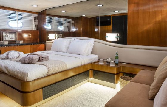 Motor yacht Cantieri di Pisa Akhir 27 2660hp
