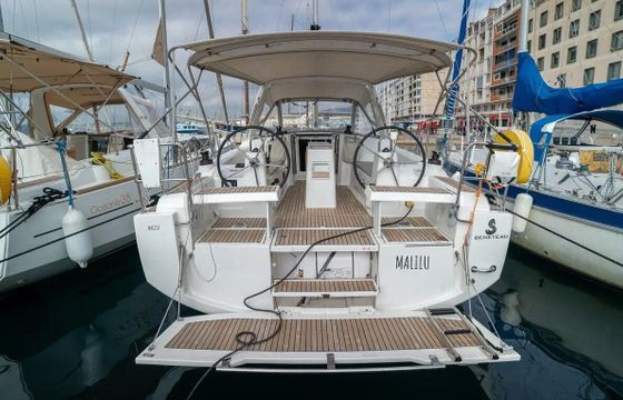 Sailboat Beneteau Oceanis 35 10.45m