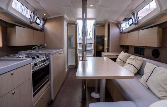 Sailboat Beneteau Oceanis 35 10.45m