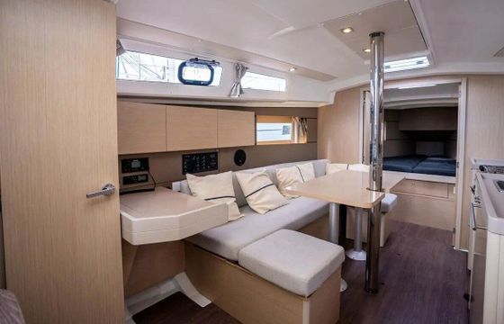 Sailboat Beneteau Oceanis 35 10.45m