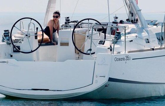 Sailboat Beneteau Oceanis 35 10.45m