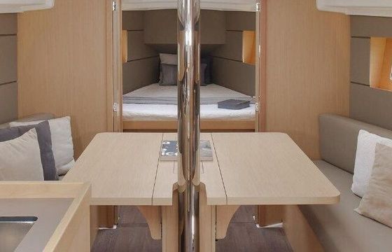 Sailboat Beneteau Oceanis 35 10.45m