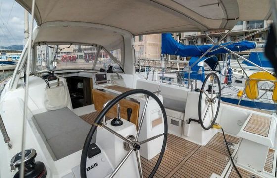 Sailboat Beneteau Oceanis 35 10.45m
