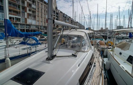 Sailboat Beneteau Oceanis 35 10.45m