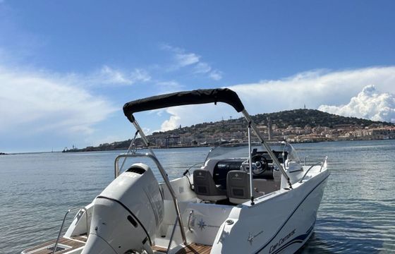 Motorboat Jeanneau Cap camarat 6.5 wa 200hp