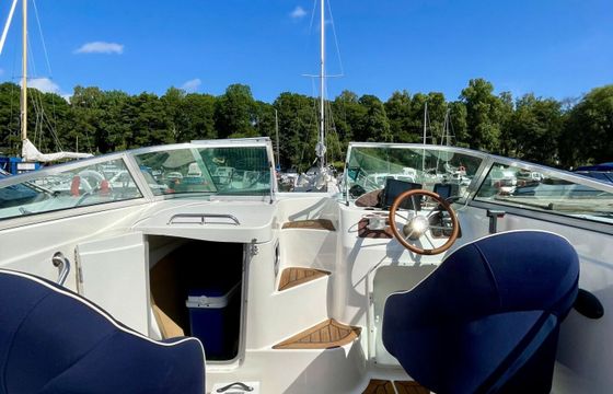 Motorboat Boat Rental boat@helle.cc 150hp