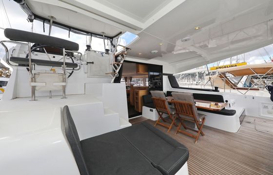 Catamaran LAGOON 42 12.8m