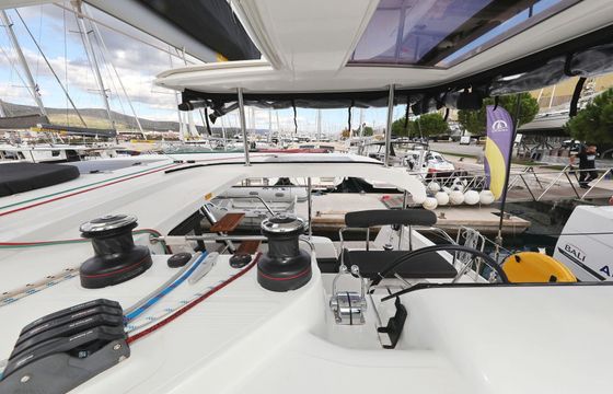 Catamaran LAGOON 42 12.8m