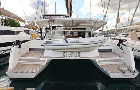 Catamaran LAGOON 42 12.8m