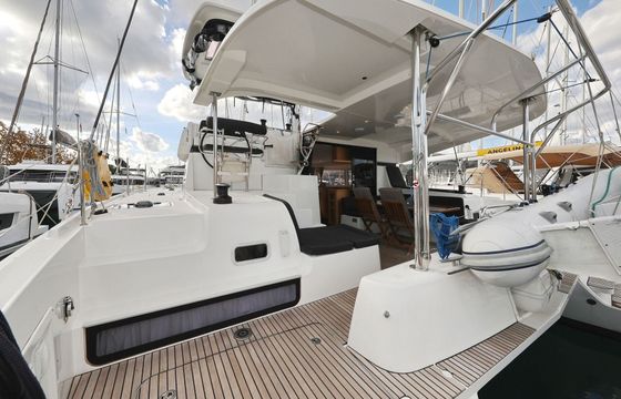 Catamaran LAGOON 42 12.8m