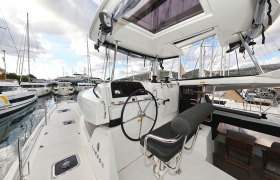 Catamaran LAGOON 42 12.8m