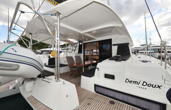 Catamaran LAGOON 42 12.8m