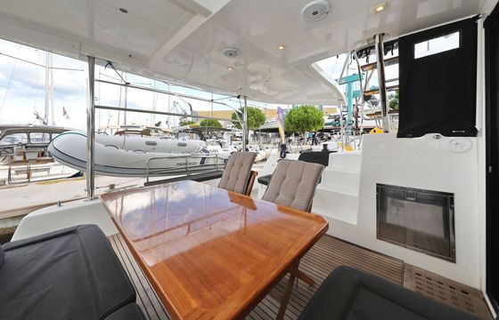 Catamaran LAGOON 42 12.8m