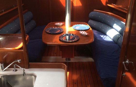 Sailboat BENETEAU Oceanis 373 Clipper 11.4m