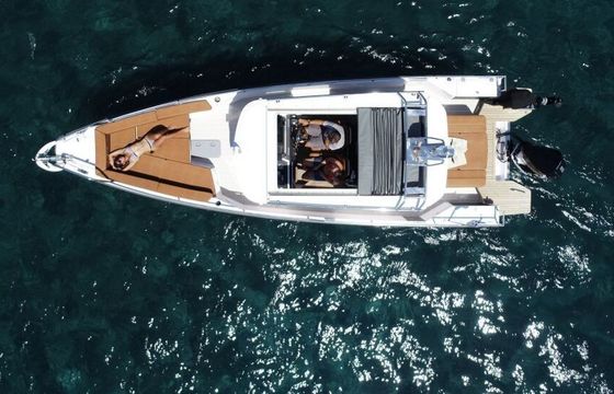 Motorboat Axopar 28 300hp