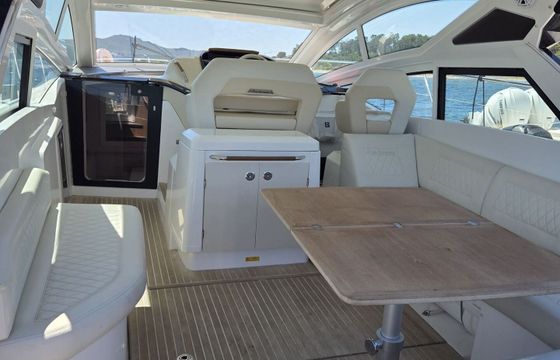 Motorboat Beneteau Gran Turismo 40 600hp