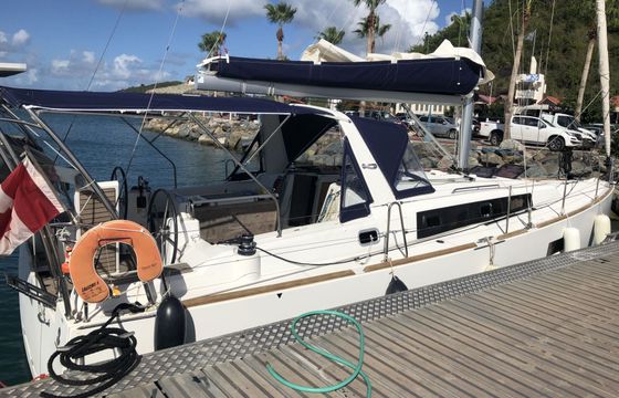 Sailboat BENETEAU Oceanis 38 11m