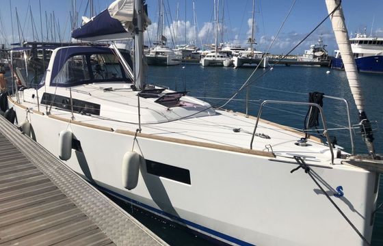 Sailboat BENETEAU Oceanis 38 11m