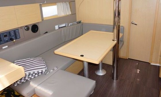 Sailboat BENETEAU Oceanis 38 11m