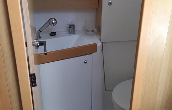 Sailboat BENETEAU Oceanis 38 11m