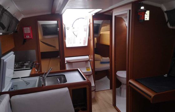 Sailboat Jeanneau Sun Odyssey 349 10.34m