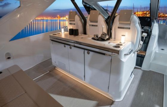 Motor yacht Jeanneau DB 37 640hp
