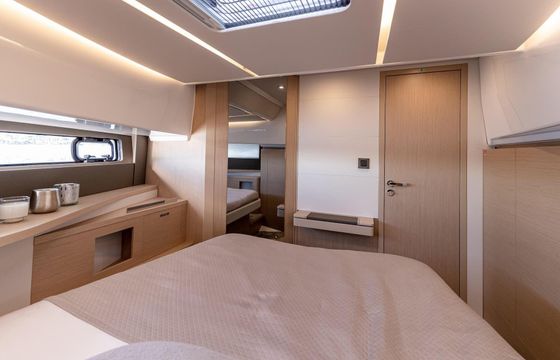 Motor yacht Jeanneau DB 37 640hp