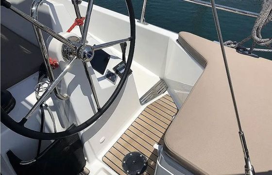 Sailboat Jeanneau Sun Odyssey 440 13m