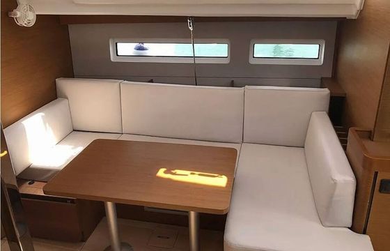 Sailboat Jeanneau Sun Odyssey 440 13m