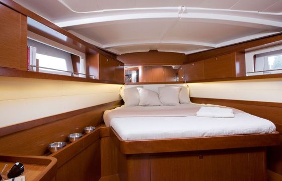 Sailboat Beneteau Oceanis 45 13.7m