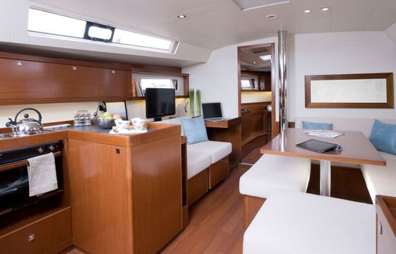 Sailboat Beneteau Oceanis 45 13.7m