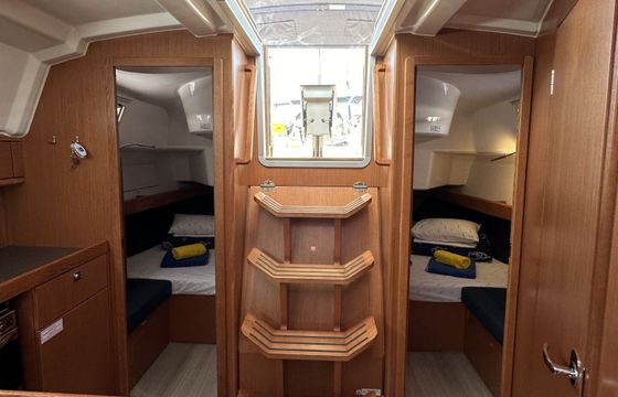 Sailboat Bavaria Cruiser 37 11m