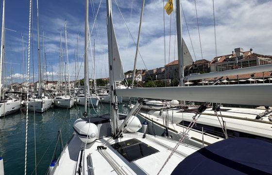 Sailboat Bavaria Cruiser 34 9m